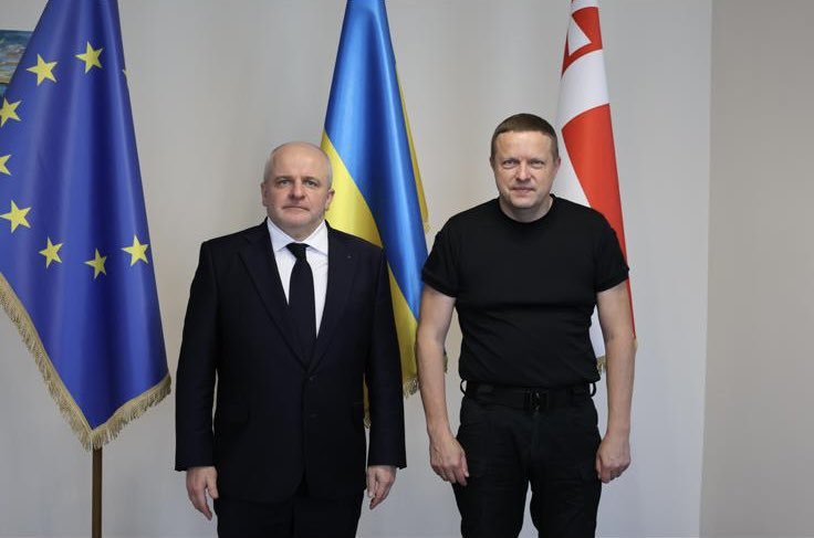 pawelkowalpl's tweet image. Rozmowa z Iwanem Rudnickim, gubernatorem obwodu wołyńskiego o współpracy polsko-ukraińskiej, o możliwych inwestycjach polskich podmiotów oraz o sytuacji na miejscu w warunkach wzmożonych rosyjskich ataków.
#Wołyń #PolskaUkraina #Inwestycje #Współpraca #Bezpieczeństwo…