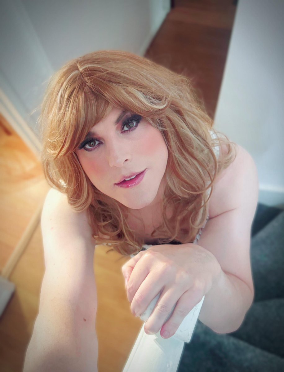 Alice Ayres (@thediplomat1975) on Twitter photo What’s waiting for you at the bottom of the stairs this morning…
.
Makeover and photography by <a href="/DDsDressing/">DD's Dressing & Transformations</a> What’s waiting for you at the bottom of the stairs this morning…
.
Makeover and photography by <a href="/DDsDressing/">DD's Dressing & Transformations</a>