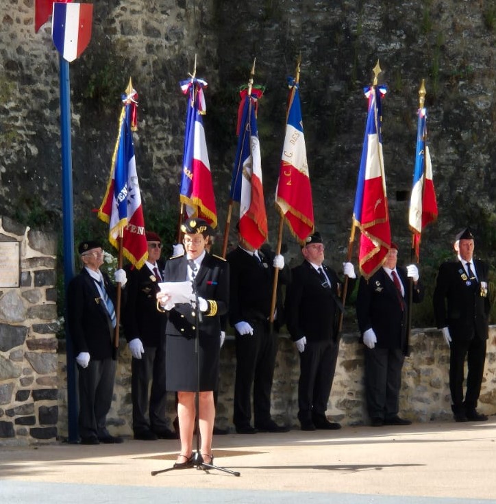 Prefet53's tweet image. 🕊️ Ce dimanche 20 juillet à #Laval, Marie-Aimée Gaspari, préfète de la #Mayenne, a présidé la cérémonie à la mémoire des victimes des crimes racistes et antisémites de l'État français et d'hommage aux « Justes » de France🇫🇷, ces femmes et ces hommes qui ont, au péril de leur vie,…
