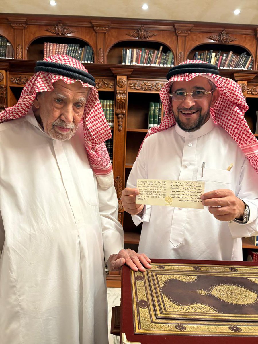 #مكتبات_زرتها📚 
زرت البارحة #مكتبة الشيخ #عبداللطيف_بن_سعود_البابطين في #الرياض وهي أضخم وأكبر #المكتبات الخاصة ،يزيد مجموع الكتب فيها على مليون كتاب،موزعة على أربع مقرات كبرى،وفيها أكثر من أربعة آلاف مخطوط أصلي،
وفيها العجب من نوادر وأوائل المطبوعات العربية الأصلية من أوربا