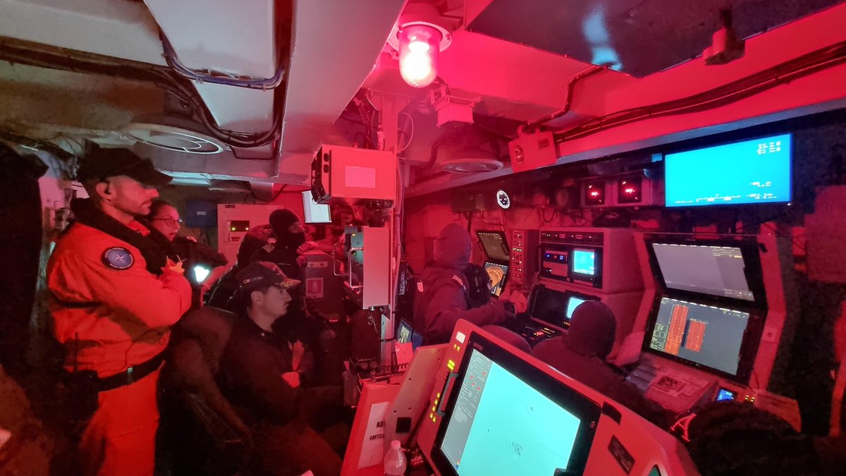 ItalianNavy's tweet image. #NaveCrotone consegue la certificazione MAREVAL, lo standard #NATO che attesta la prontezza operativa delle Unità Navali che partecipano alle operazioni sotto l’egida dell’Alleanza Atlantica.
Il cacciamine, nelle acque del golfo della Spezia, ha svolto esercitazioni semplici e…