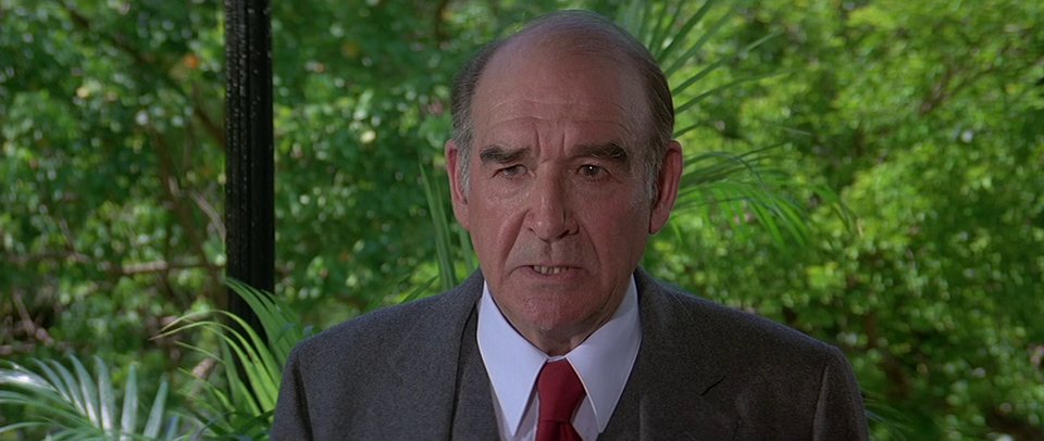 liveandletqwiz's tweet image. "We're not a country club, 007. Effective immediately, your license to kill is revoked, and I require you to hand over your weapon."
On this day in 1921, Robert Brown is born. Brown played Admiral Hargreaves in TSWLM and M in four further movies from Octopussy until LTK.