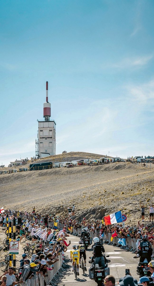 lucasaganronald's tweet image. Mont Ventoux wallpaper for you from yesterday by @pipecano_photo 🤌🏼 #TDF2025
Follow him on Instagram: instagram.com/pipecano_photo…