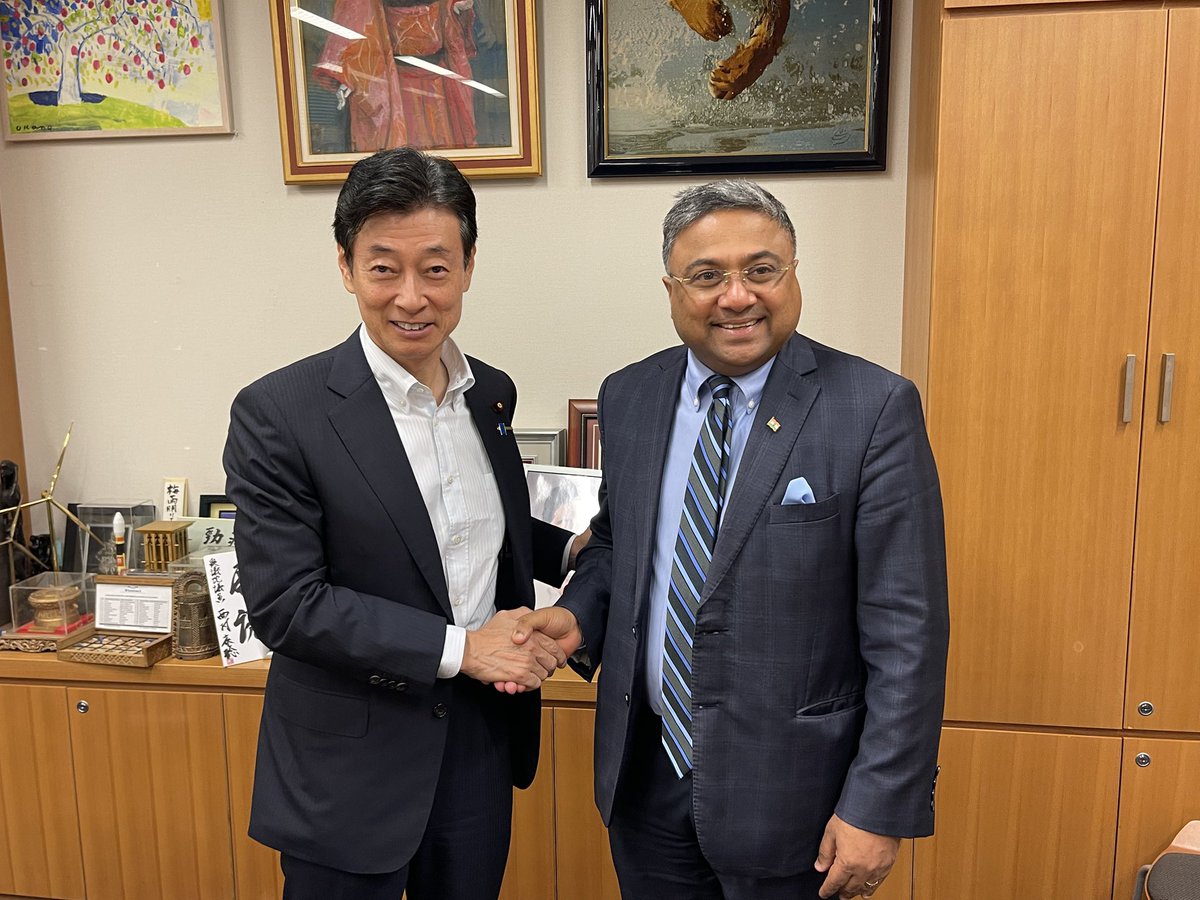 nishy03's tweet image. インドのジョージ大使が早速来訪されました。参議院選挙の結果を受けての今後の日印関係についての意見交換です。日本の政治は不安定化しますが、日印関係の重要性に変わりはない旨共有しました。国際情勢も不透明ですが、イノベーションの推進、アジア地域の安全保障など、日印で連携して様々な課題に…