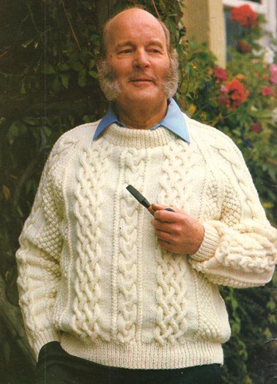 PulpLibrarian's tweet image. The Emmerdale Farm Knitting Book (1983). Country knits for country folk.