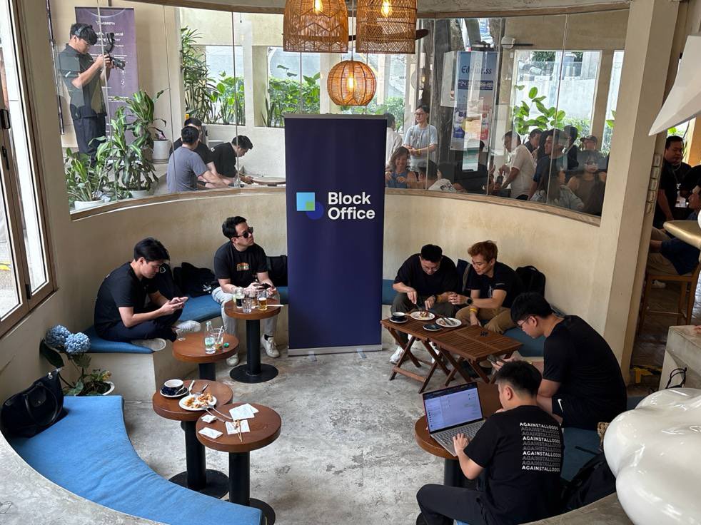 xgacrypto's tweet image. Web3 fiesta at @MalaysiaBCW continues with @emerge_grp & @difysg_. Chill vibes, great coffee talks. Tq for having us!