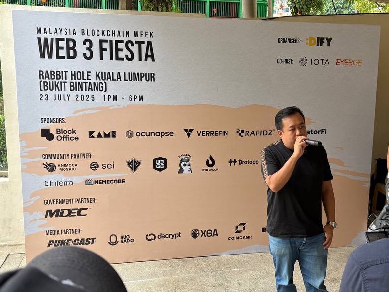 xgacrypto's tweet image. Web3 fiesta at @MalaysiaBCW continues with @emerge_grp & @difysg_. Chill vibes, great coffee talks. Tq for having us!