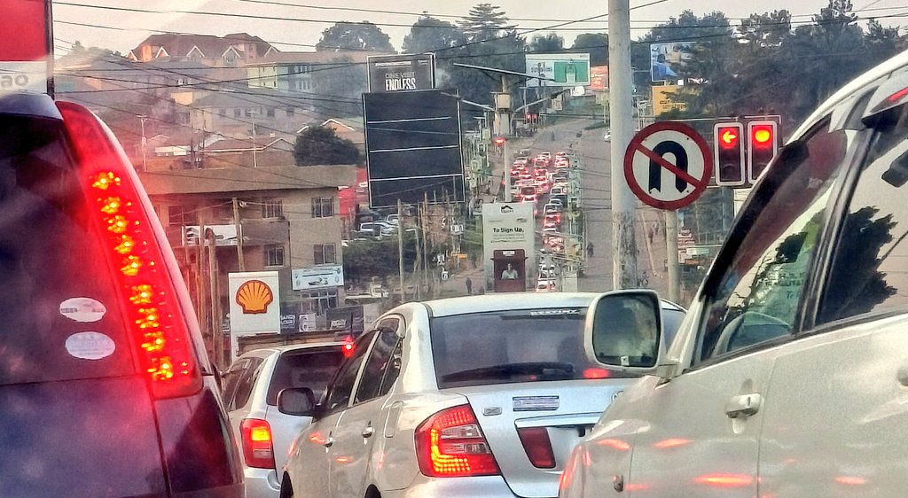 GeorgeScottie's tweet image. The way I loathe these traffic lights on Stretcher - Ntinda Rd,bottlenecking what had always been one of the smoothest commutes,has to be studied.