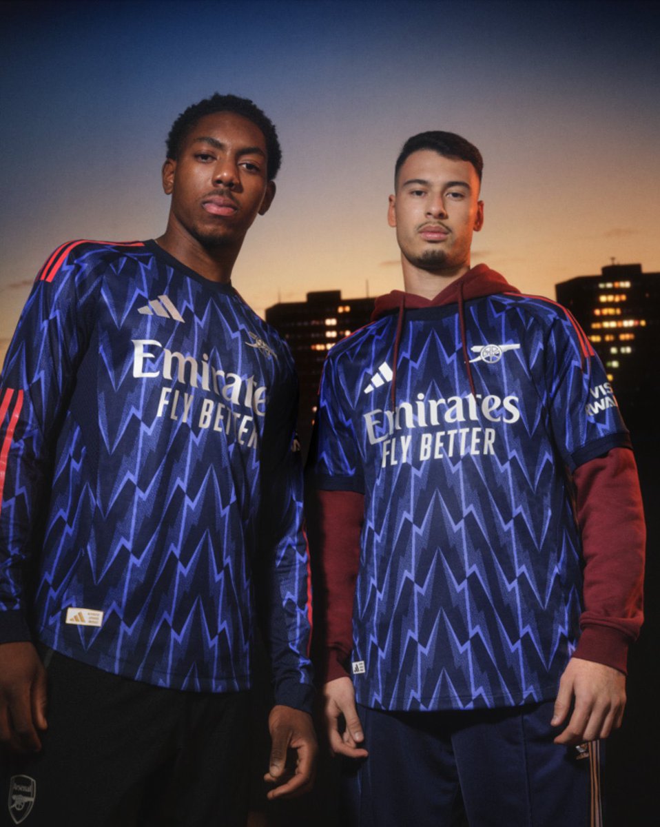 TikiTakaConnor's tweet image. 🚨 To celebrate the release of the new Arsenal away kit, I’m 𝐆𝐈𝐕𝐈𝐍𝐆 one away! 👕

To enter, simply 𝐋𝐈𝐊𝐄 this post &amp;amp; 𝐅𝐎𝐋𝐋𝐎𝐖 @PurelyFootball. 📲

Winner announced in 48 hours, good luck!🙌