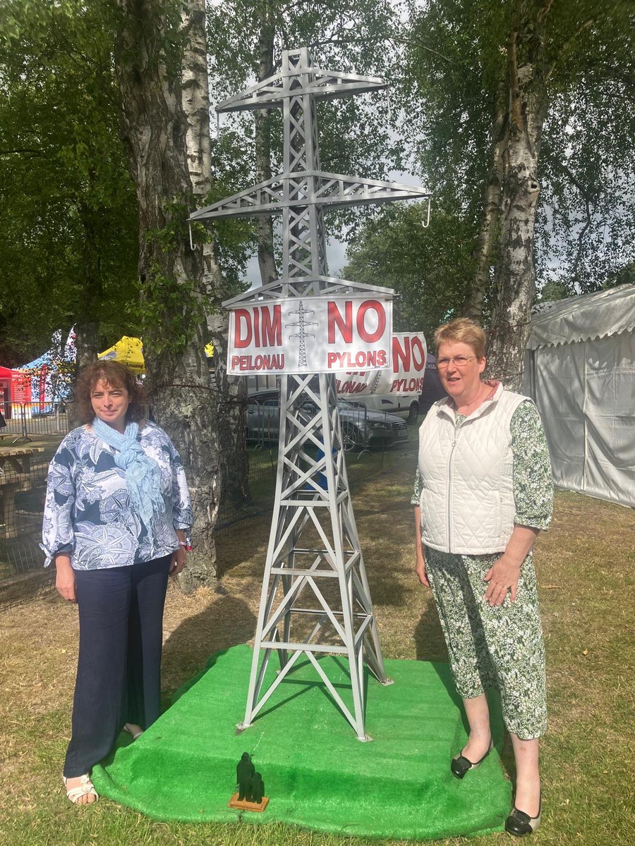 CAevs's tweet image. Diolch I @AnnBremenda am galw draw I weld ni ddoe, dal yn trafod y busnes peilonnau ac efaith bydd rhian yn cael ar y tirwedd ar cymunedau. Thanks Ann for another deep “rural conversation” 👍