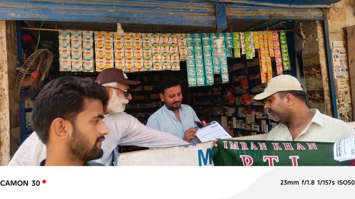 ahmad__bobak's tweet image. لاڑکانہ میں 5 اگست کے حوالے سے کمپین جاری
شاپ ٹو شاپ ڈور ٹو ڈور کمپین کی جا رہی ہے