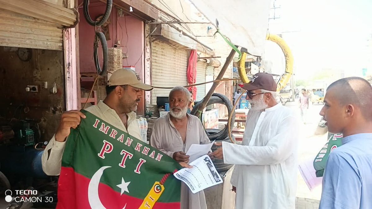 ahmad__bobak's tweet image. لاڑکانہ میں 5 اگست کے حوالے سے کمپین جاری
شاپ ٹو شاپ ڈور ٹو ڈور کمپین کی جا رہی ہے