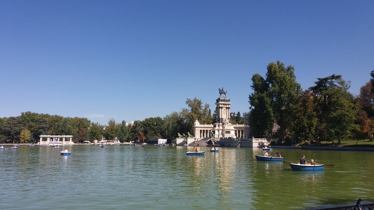 Muy interesante guiar a la <a href="/UNIRuniversidad/">Universidad Internacional de La Rioja (UNIR)</a> por el #Paisajedelaluz. Todo un descubrimiento de patrimonio mundial de la humanidad en Madrid para muchos de los asistentes <a href="/_ElRetiro/">El Parque del Retiro</a> <a href="/Adellanotte/">Antonello Dellanotte</a> <a href="/CulturaCMadrid/">Cultura▪️Comunidad de Madrid</a> <a href="/MADRID/">Ayuntamiento Madrid</a> <a href="/KurtBravo/">Ioannes Austriacus</a> <a href="/Alafont2011/">Carmen Sebastián</a> <a href="/alquicel/">ConsueloSanzdeBremond</a> <a href="/ArteEnMadrid/">Arte en Madrid</a> <a href="/cipripedia/">Cipriano García Hidalgo Villena </a>