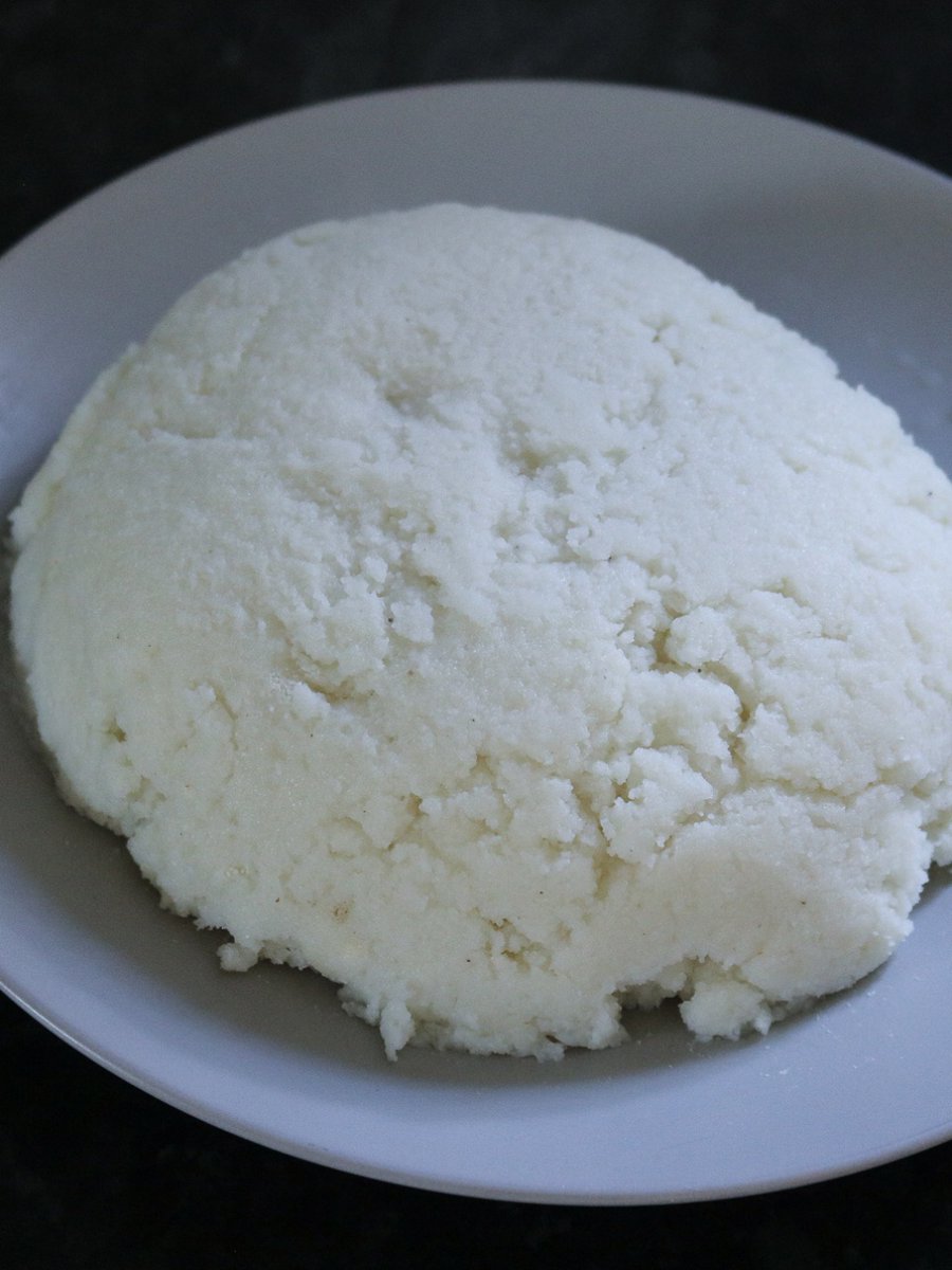 drkasenene's tweet image. If you want to eat maize, eat it whole on the cob.
Avoid posho that is overly refined, the type that looks like refined wheat flour.
Refined flour has no fibre and spikes blood sugars leading to many negative effects like belly fat storage, insulin resistance and more.