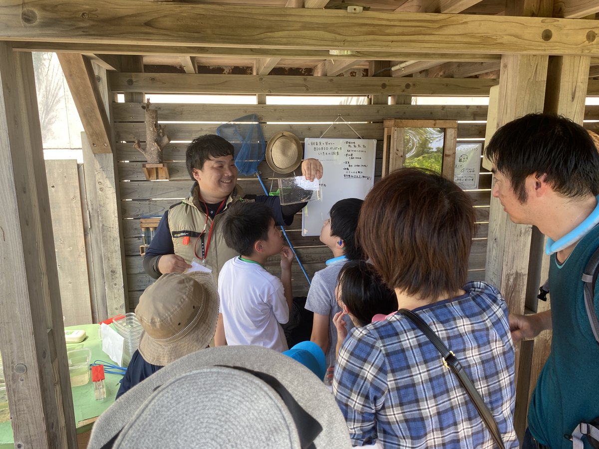 aquamarinestaff's tweet image. 7/26(土)「アクアマリン ビオトープの いきもの調査」開催します!
7・8月に全5回開催予定です!
本館1階エントランスホールで当日受付です。
対象は、小学1年~6年生の親子
参加料など詳しくは公式サイトを。
aquamarine.or.jp/learn-with-kee…
#水族館 #生き物 #夏休み #ビオトープ #飼育員 #親子で