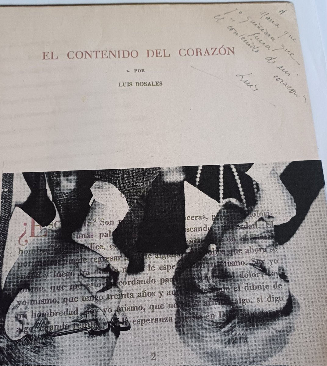 Con la foto al revés y en una hoja impreso El contenido del corazón, en una esquina, mi padre le escribe a mi madre: "A Maria que ya quisiera yo que fuera el contenido de mi corazón"