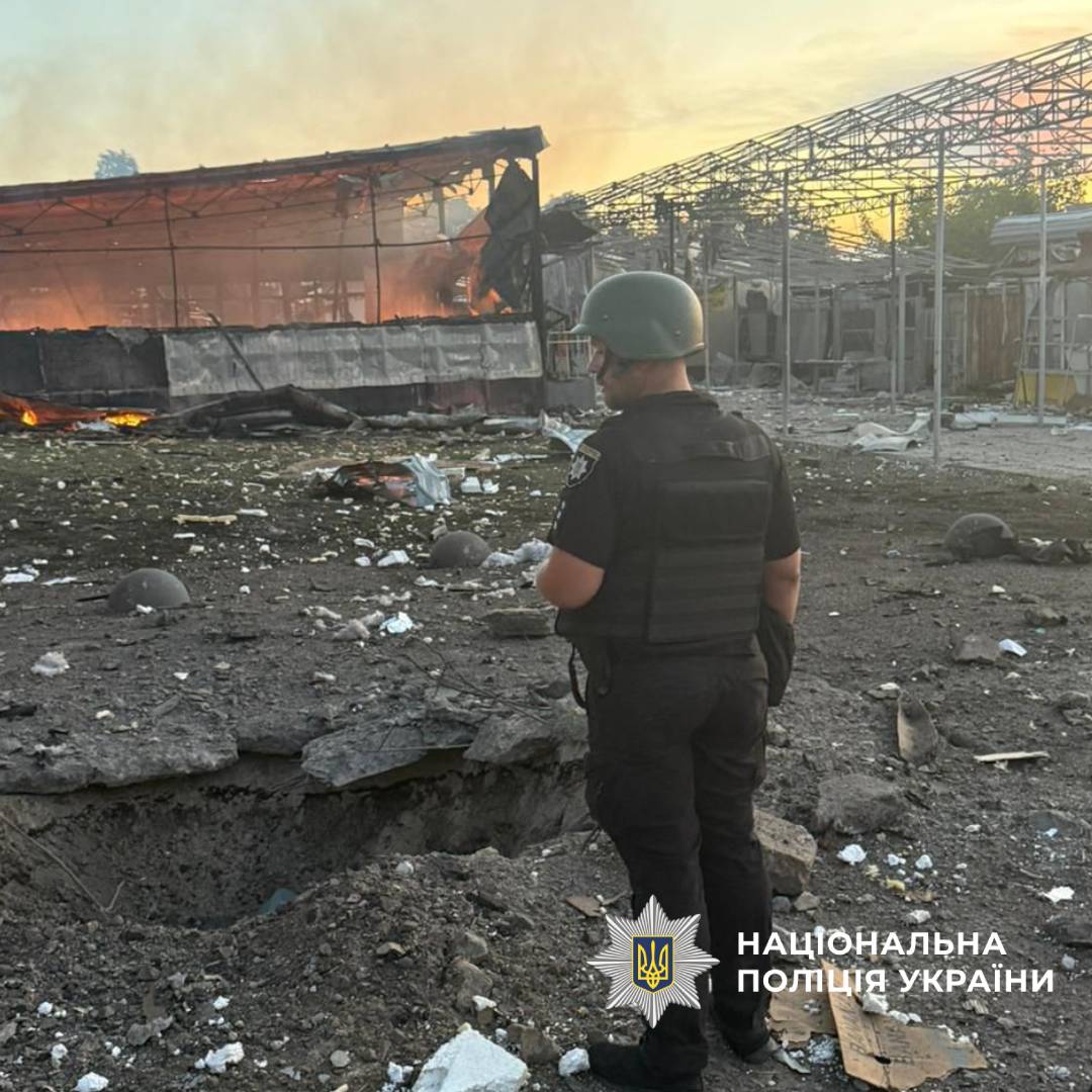 NPU_GOV_UA's tweet image. 🔻На Харківщині від ворожих обстрілів постраждали п'ятеро людей: поліція задокументувала наслідки воєнних злочинів
🔗Деталі: bit.ly/41aExtx
#stoprussia #police_at_war