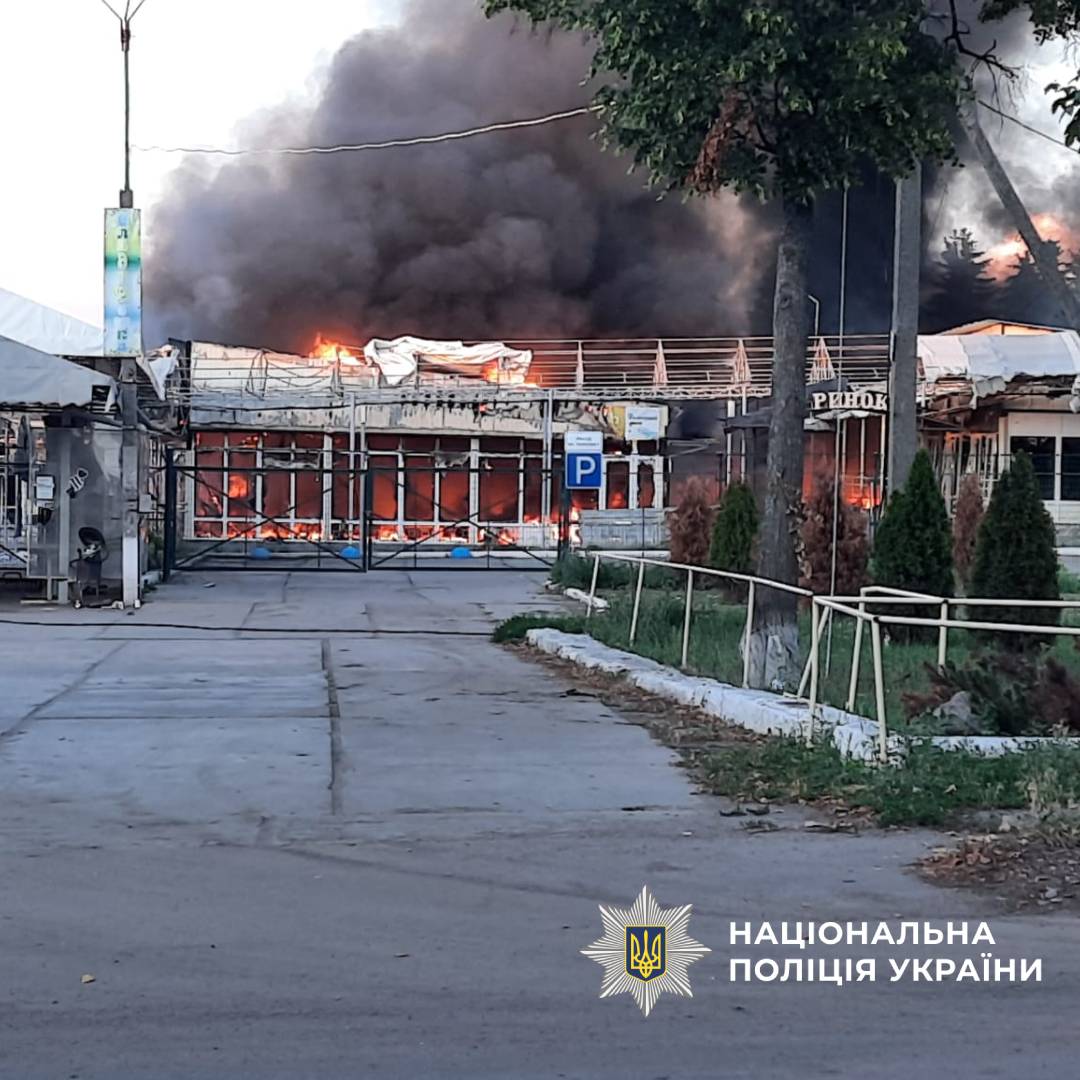 NPU_GOV_UA's tweet image. 🔻На Харківщині від ворожих обстрілів постраждали п'ятеро людей: поліція задокументувала наслідки воєнних злочинів
🔗Деталі: bit.ly/41aExtx
#stoprussia #police_at_war
