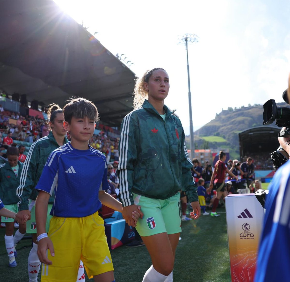 _miaclaydon's tweet image. We said it on the podcast (out shortly), but I hope Emma Severini doesn't take the weight of last night on her shoulders. 'Fouling' for the penalty and missing a near open goal.
She's been fantastic for Fiorentina and for her country - hopefully the team get around her