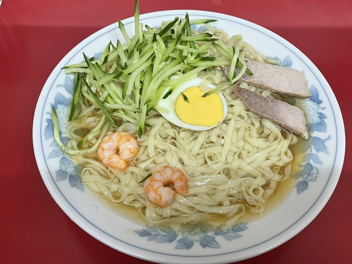 2015kantaro's tweet image. 13時15分ころ、呉龍に行列が無かったので入店！
呉龍のラーメンが好きな私ですが、さすがにこの猛暑ではレーメン！😅
久しぶりに食べたら美味しかった！😁