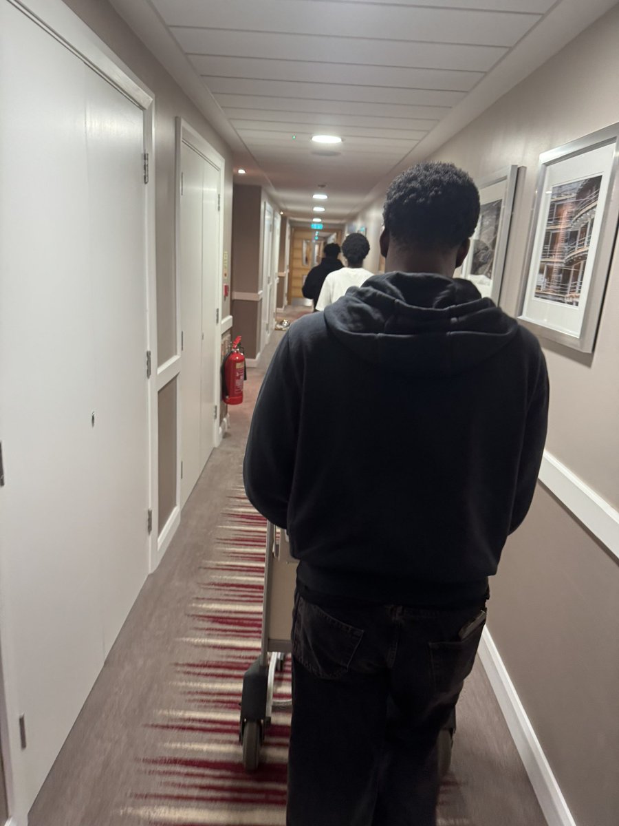 abrahamgreat's tweet image. Courtesy of my Champ 1, I was able to watch our beloved MK Dons take on Peterborough at home.
This boys know how to manage me, than I do myself. The Yorubas say “ ẹyin l’óun di àkùkọ”. Thanks to Champ 1 for sponsoring me, Champ 2 and Champ 3 for a good treat. After several…