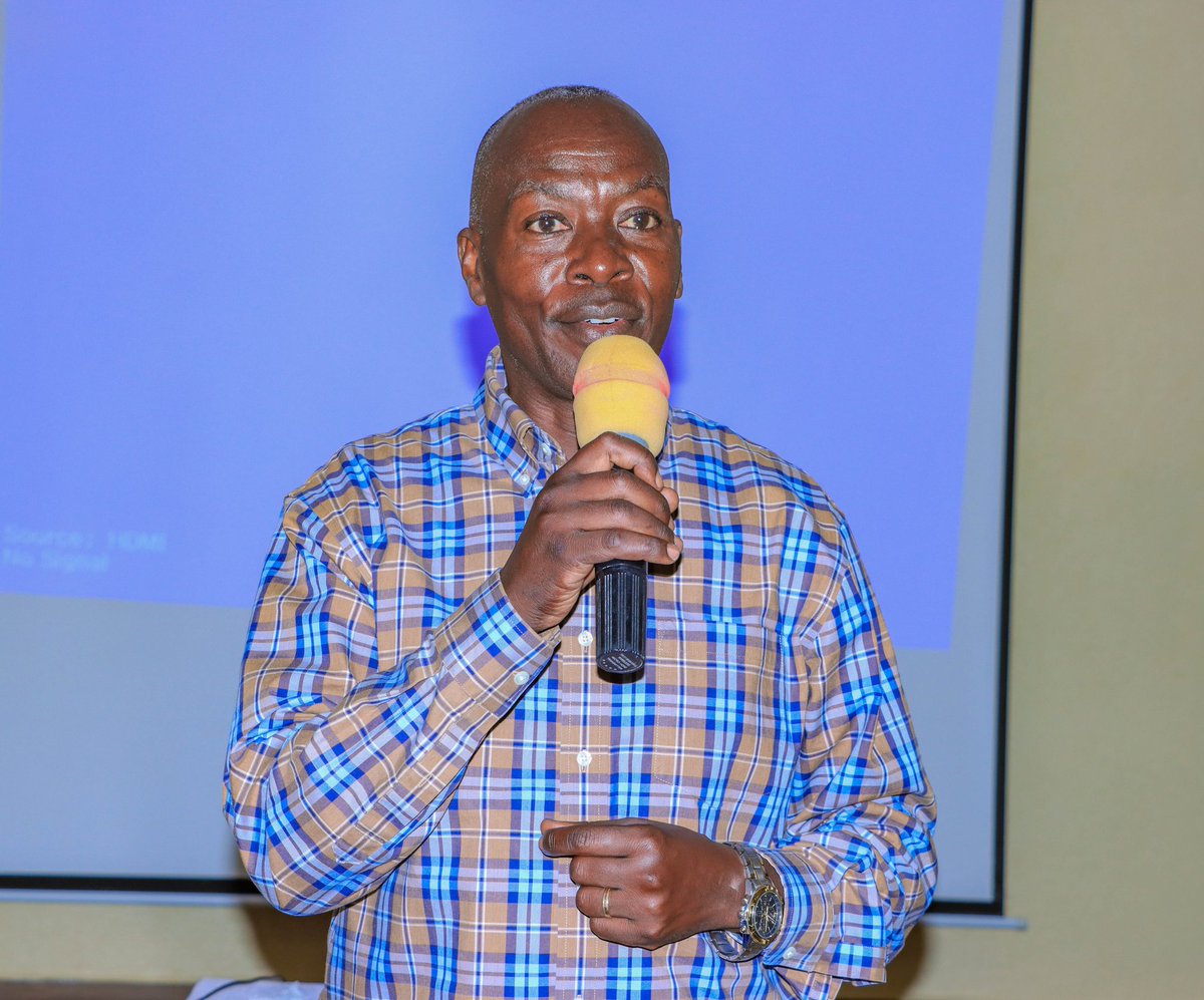 MuemActionPost's tweet image. James Nguo, Regional Director of @ALINEAfrica, believes in the power of youth in driving climate action. During the #SEKEB Pre-LCOY in Kajiado. He reaffirmed ALIN’s commitment to equipping young leaders with knowledge and platforms to shape policies and impactful solutions.