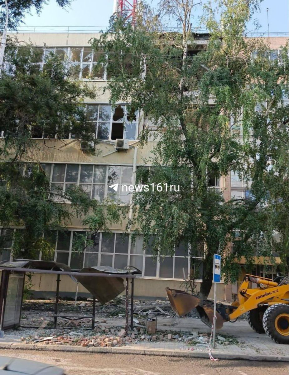 UkrReview's tweet image. 👀 Novocherkassk in Rostov region after massive drone attack overnight!
🔥 Strike on railway station, powerplant, and Rostelecom building.