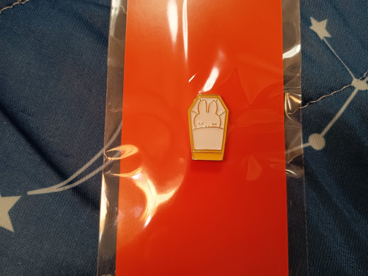 TAMA_TAYU's tweet image. カオスグッズコーナーで勝ち取った戦利品😂
1番の目的...むしろこれ目当てまである、おばあちゃんピンバッジ🥹
あと( 🤟 °꒳° )🤟フォー!!!ってしてる(と思ってる)の可愛い😂
そしてひっさしぶりのイスズベーカリー😍
嬉しい嬉しい🤤