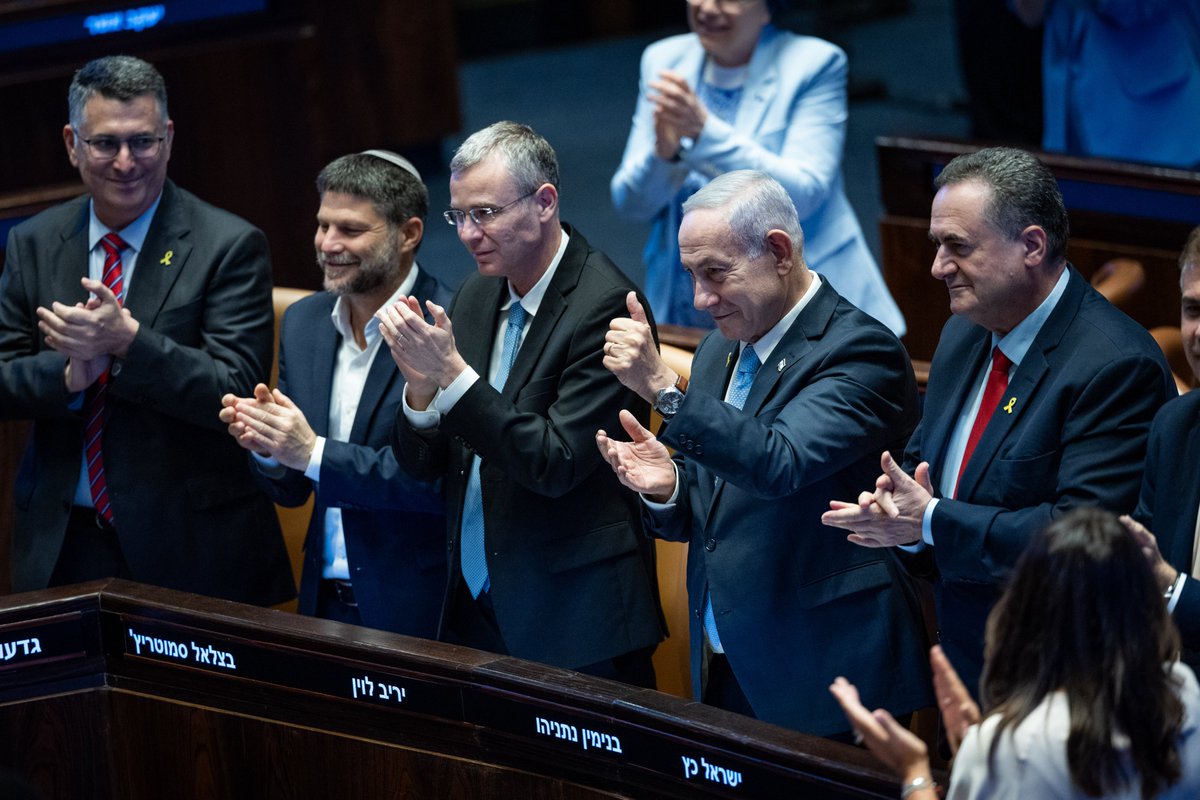 the7i's tweet image. סוכנות הידיעות הצרפתית AFP, מהגדולות והוותיקות בעולם, קוראת לישראל לאפשר פינוי אנשיה מהרצועה: "איבדנו עיתונאים בסכסוכים, היו לנו פצועים ואסירים בשורותינו, אך איש מאיתנו אינו זוכר שראה קולגה מת מרעב".
בעוד הפרילנסרים הפלסטינים שמעסיקות סוכנויות הידיעות הבילנאומיות ברצועה מתים או…
