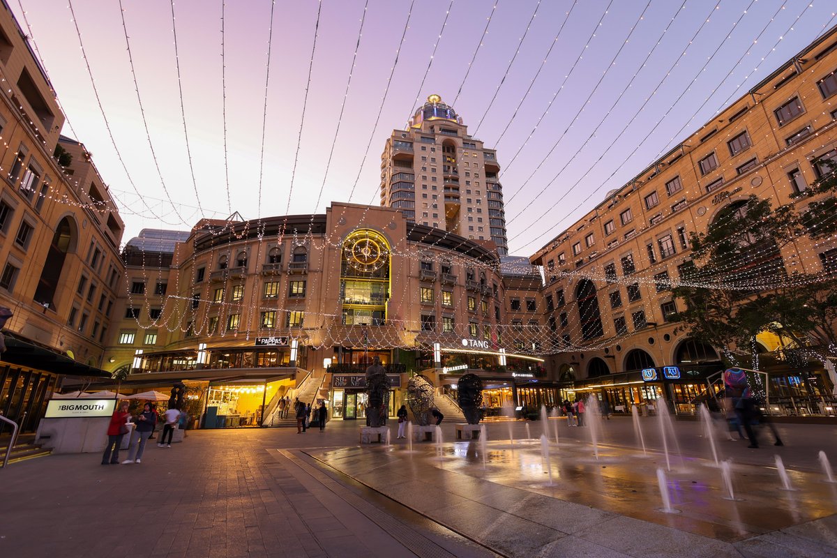 Shop, dine and unwind at Nelson Mandela Square; home to Africa’s most sought-after open-air square, featuring the iconic 6-metre-tall Nelson Mandela statue. Offering a host of restaurants, luxury boutiques and entertainment, reimagine your experience at Nelson Mandela Square.
