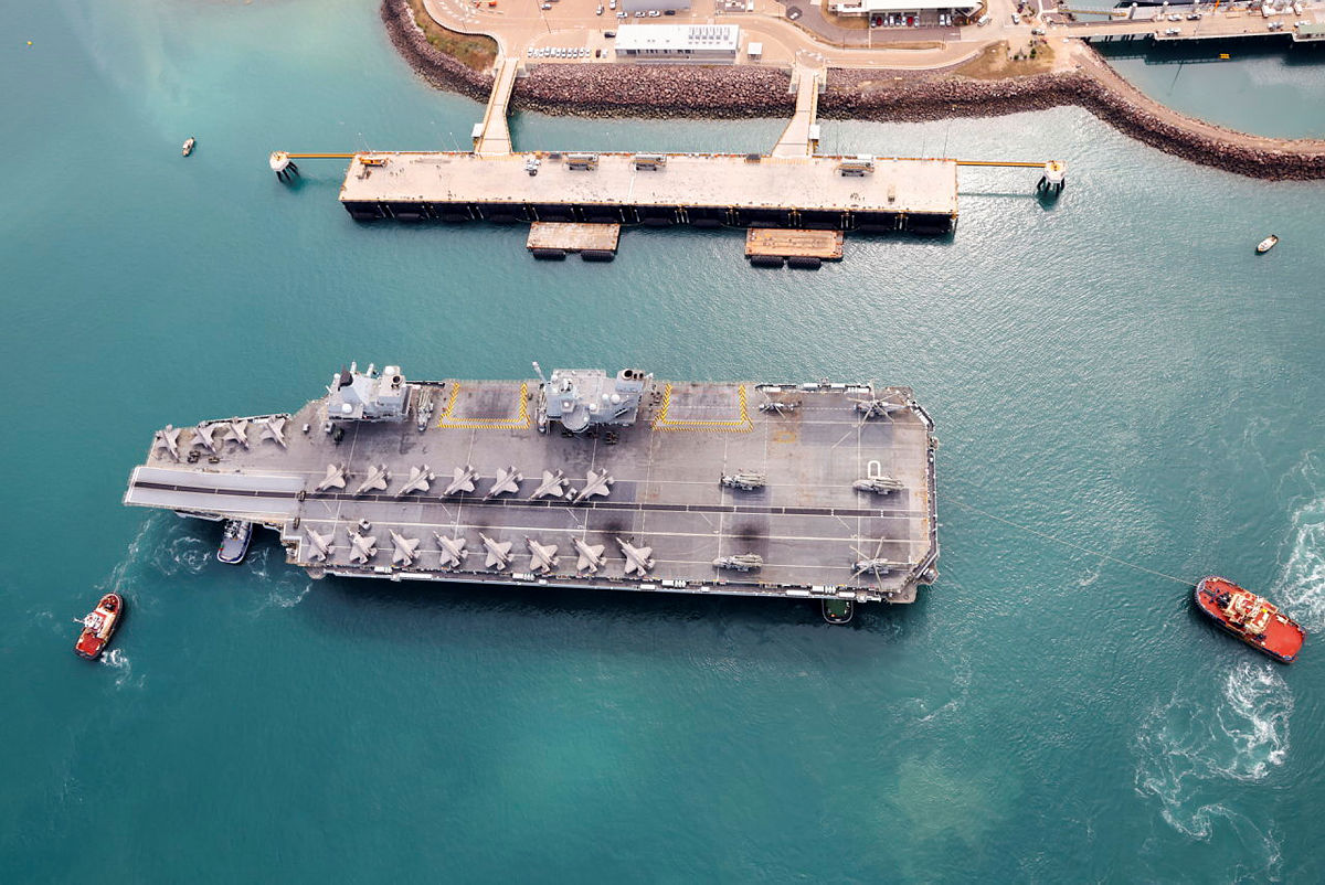 NavyLookout's tweet image. .@HMSPWLS arrived in Darwin, Australia this morning #CSG25 #TalismanSabre2025
19 Jets on deck, including 034 recovered from India (plus one USMC jet)