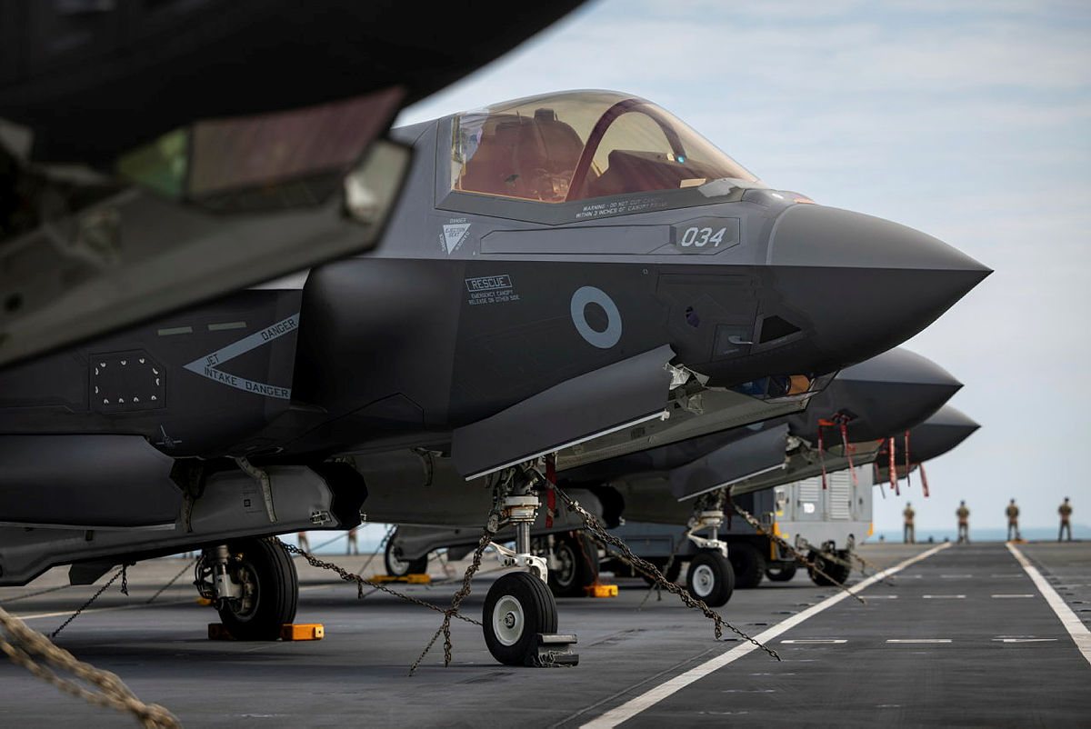 NavyLookout's tweet image. .@HMSPWLS arrived in Darwin, Australia this morning #CSG25 #TalismanSabre2025
19 Jets on deck, including 034 recovered from India (plus one USMC jet)