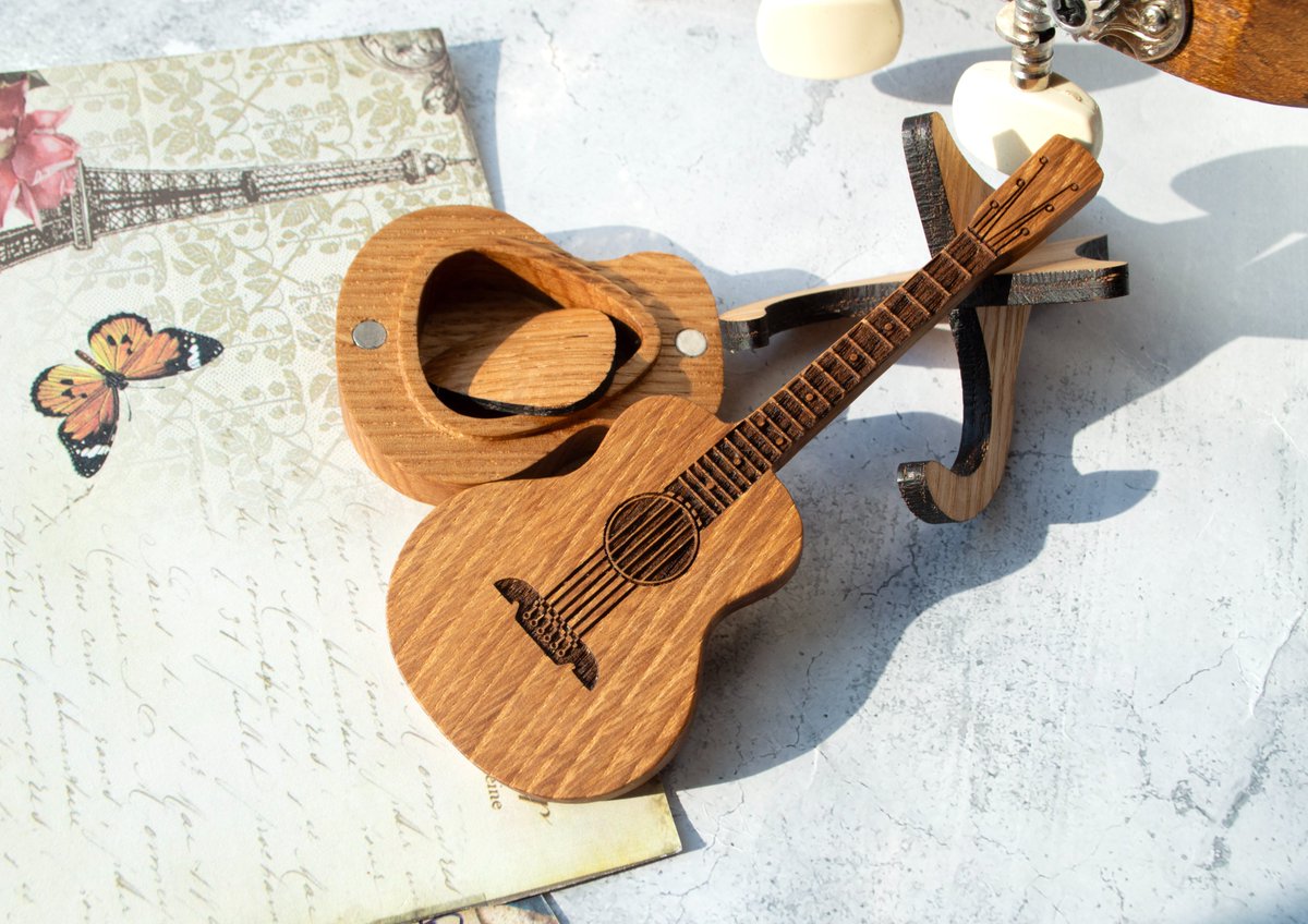 LesaKalina's tweet photo. https://t.co/ZLycSFslpl  Guitar Pick Box Personalized Wooden Pick Holder Gift for Him
Acoustic guitar pick box with engraved wooden guitar pick for personalized guitar gift for him, for guitar teacher gift, gift for musician.
#guitargift #guitarpick #personalizedgift #pickholder https://t.co/zcJGZjrdjU