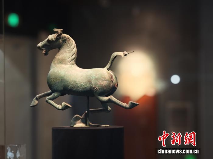 Echinanews's tweet image. Throughout history, horses have been serving as vital transporters along the ancient Silk Road and indispensable assets for trade and military campaigns across the Hexi Corridor in northwest China's Gansu Province. In 138 B.C., envoy Zhang Qian embarked on his first diplomatic…
