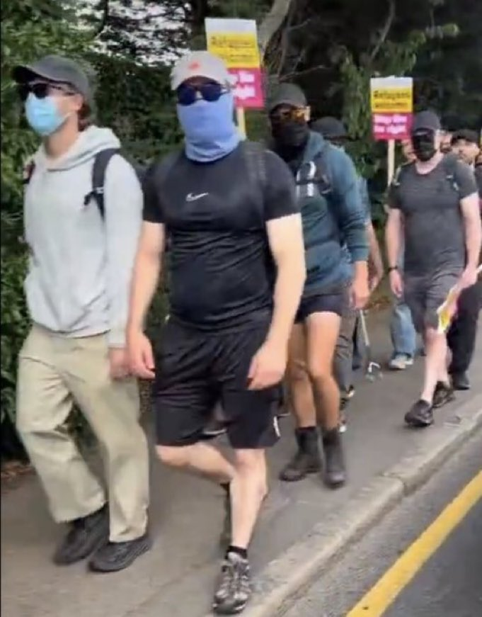 addicted2newz's tweet image. It makes you wonder if Essex Police escorted *IN* masked-up, far-left agitators to stir up trouble at the Bell Hotel in Epping, so it gives Keir Starmer an excuse to label anyone with concerns about illegal migrants as 'far-right'.
