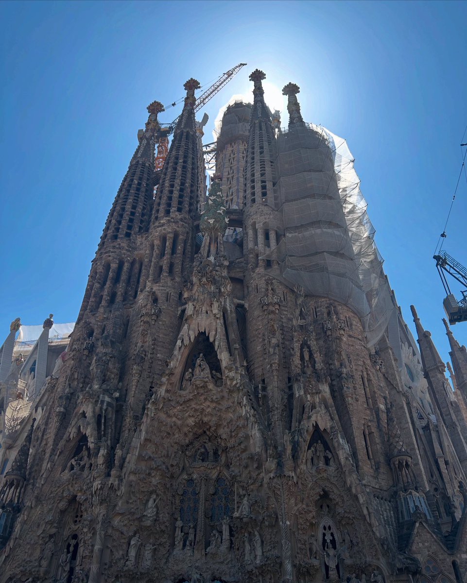cathoreac's tweet image. La Segrada Familia où il faut payer 35€ par personne même pour aller sur le parvis.