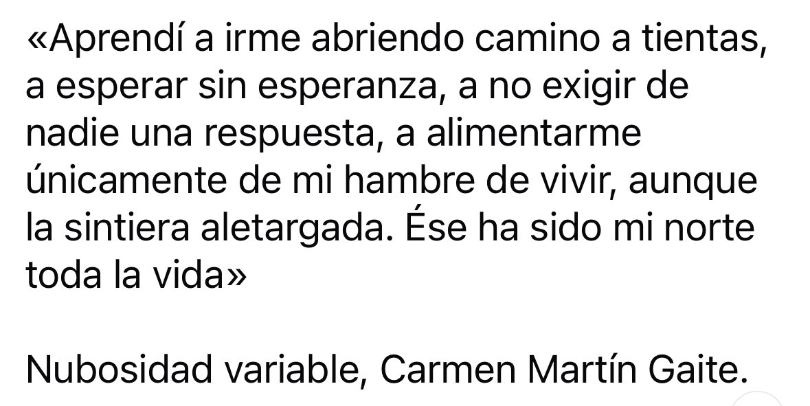 DazInma's tweet image. Hace 25 años de la muerte de Carmen Martín Gaite. No puedo sino recordarla con gratitud profunda. Su palabra me sostuvo cuando más lo necesitaba. Fue su voz firme, lúcida y valiente, la que me contagió su coraje, su manera de mirar el mundo con inteligencia y ternura.