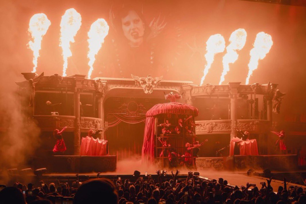 LMonsterReacts's tweet image. “this tour is so sloppy and disorganized”