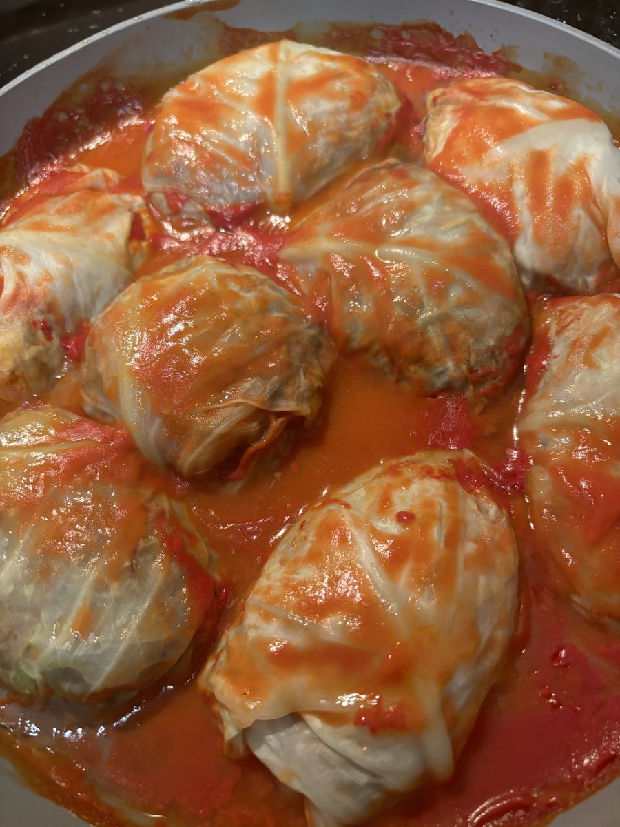 Periperrita's tweet image. I can be very domestic. I like to cook but hate to clean and I will make a giant mess in the kitchen. This results in me not cooking unless there is someone to clean after me. Some classic cooking with Conki meals: chicken Marsala, stuffed cabbage rolls, beef Rouladen, Shashuska