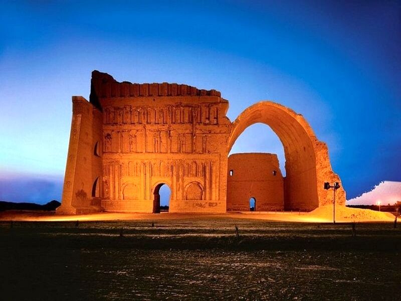UomoMees's tweet image. دوست دارم در مورد "انحطاط اندیشی" و "نو زرتشتیگری" بنویسم. ۲ موضوع مهم جریان ایرانگرا. در ذهنم سر و ته و چسب ۲ موضوع را که سامان دهم مینویسم. شاید هم نشد. در کنار اسطوره و حماسه، انحطاط اندیشی از عوامل مهم ماندگاری تمدن ایرانی بوده و در بحرانیترین لحظات به داد ایران رسیده.
