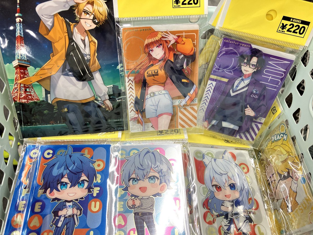 入荷情報】 カラフルピーチ 缶バッジ ラバスト アクキー トレカ など