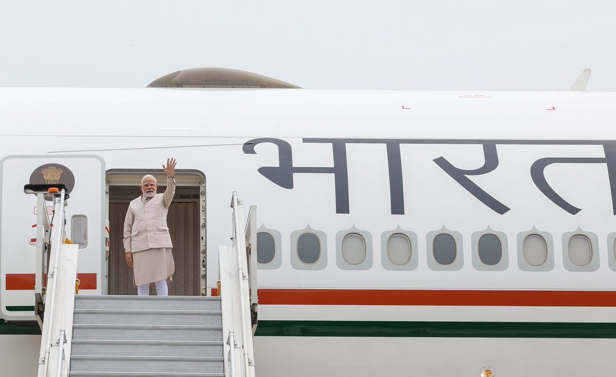 umashankarsingh's tweet image. प्रधानमंत्री @narendramodi यूनाइटेड किंगडम की आधिकारिक यात्रा पर रवाना हो गए हैं। यह प्रधानमंत्री की 🇬🇧 की चौथी यात्रा होगी।
अपनी यात्रा के दूसरे चरण में, प्रधानमंत्री मालदीव की राजकीय यात्रा करेंगे और 🇲🇻 की स्वतंत्रता की 60वीं वर्षगांठ समारोह में 'मुख्य अतिथि' के रूप में भाग…