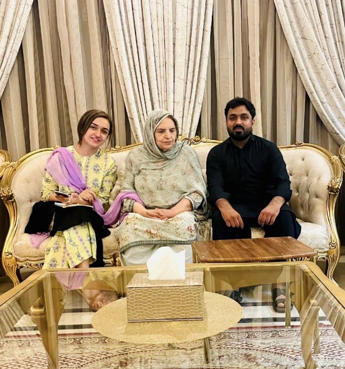 sanamkh22's tweet image. گوجرانوالہ سے نکلنے میں ان دونوں بھائیوں نے میری مدد کی دونوں وکیل ہیں گوجرانوالہ ہماری کورٹ پیشی پر بھی آتے تھے 🙏