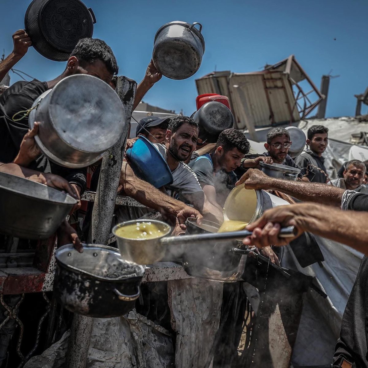 m_sanad2008's tweet image. ما يجري في غزة اليوم ليس فقط جريمة حرب موصوفة بموجب القانون الدولي، بل أيضاً استكمال لمخطط تاريخي هدفه إعادة إنتاج النكبة بأدوات جديدة: التجويع بدل المجازر، والعزل بدل الاجتياح، والإبادة البطيئة بدل التهجير القسري المباشر
#غزة_تقتل_جوعا
#جريمة_القرن