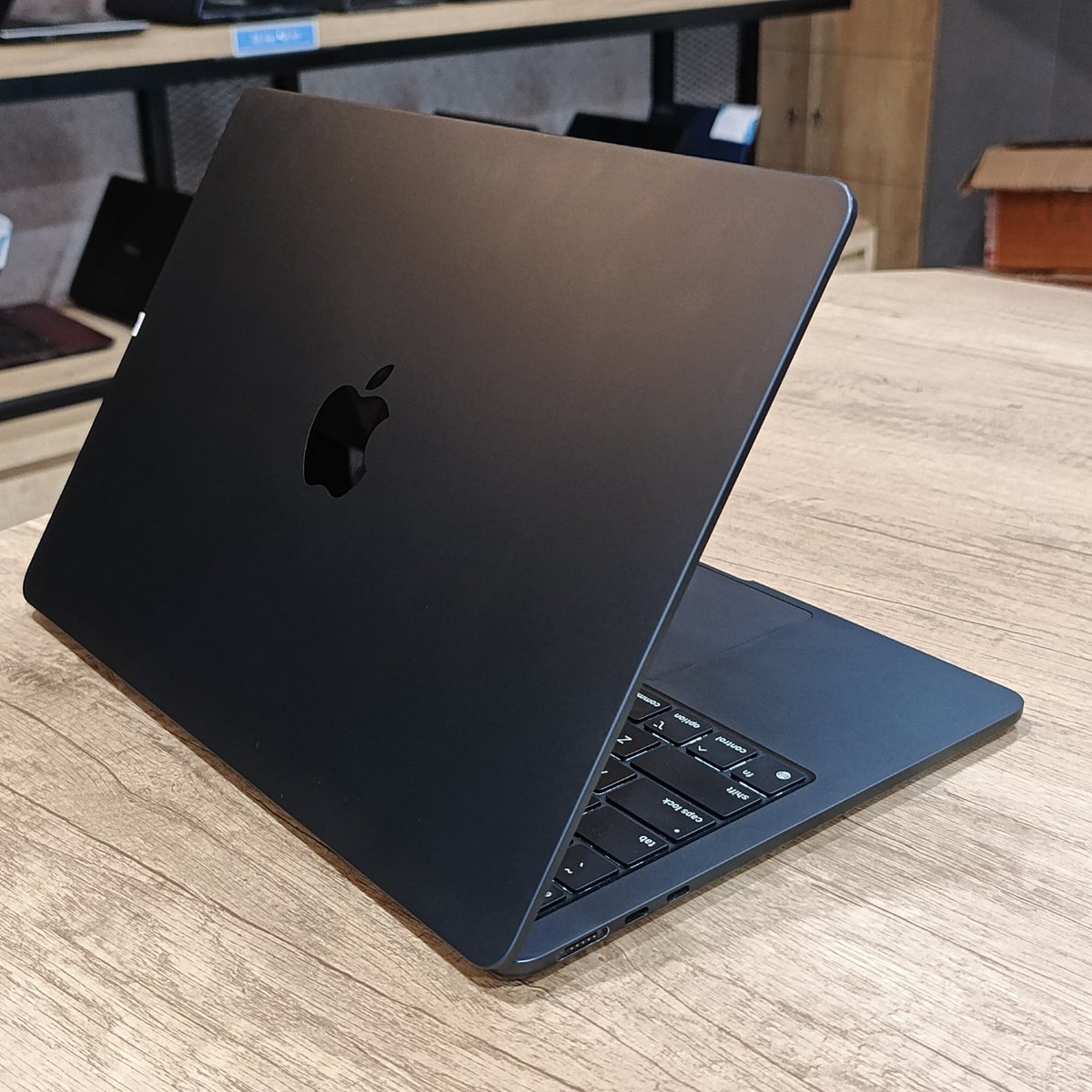 nazril_39's tweet image. MACBOOK AIR 2024

HARGA 13JT SAJA YA

• Processor Apple M3 CPU 8 Core
• macOS V15
• RAM 8 GB 
• Storage  SSD 256 GB 
• Layar: 13,3 Inch WQXGA IPS (2560 x 1600) 
• WiFi, Webcam, DLL

#macbooksemarang #jualbelimacbook #macbooksecond #macbook