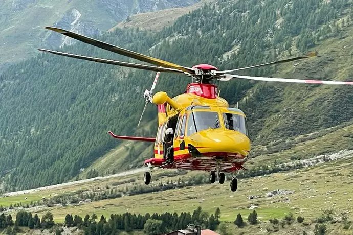 Tv2000.it (@tv2000it) on Twitter photo #NEWS - Escursionista 15enne trovato morto in #ValdAosta. 
La telefonata ai genitori la sera prima: 'Mi sono perso'.
Il ragazzino, di nazionalità straniera, risultava disperso da ieri mentre  percorreva l'itinerario verso la Becca di Viou (2.856 metri).  
Il corpo, individuato #NEWS - Escursionista 15enne trovato morto in #ValdAosta. 
La telefonata ai genitori la sera prima: 'Mi sono perso'.
Il ragazzino, di nazionalità straniera, risultava disperso da ieri mentre  percorreva l'itinerario verso la Becca di Viou (2.856 metri).  
Il corpo, individuato