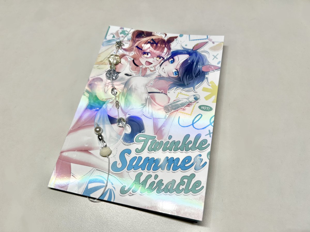 POCKETxFUJI's tweet image. 💛💚
포케후지 앤솔로지 『TWINKLE Summer MIRACLE』의 실물을 공개합니다.
✨7/26 디.페스타 F4
✨7/27 대운동회 P7
(끈갈피는 참가자 특전으로, 별도로 판매되지 않습니다.)