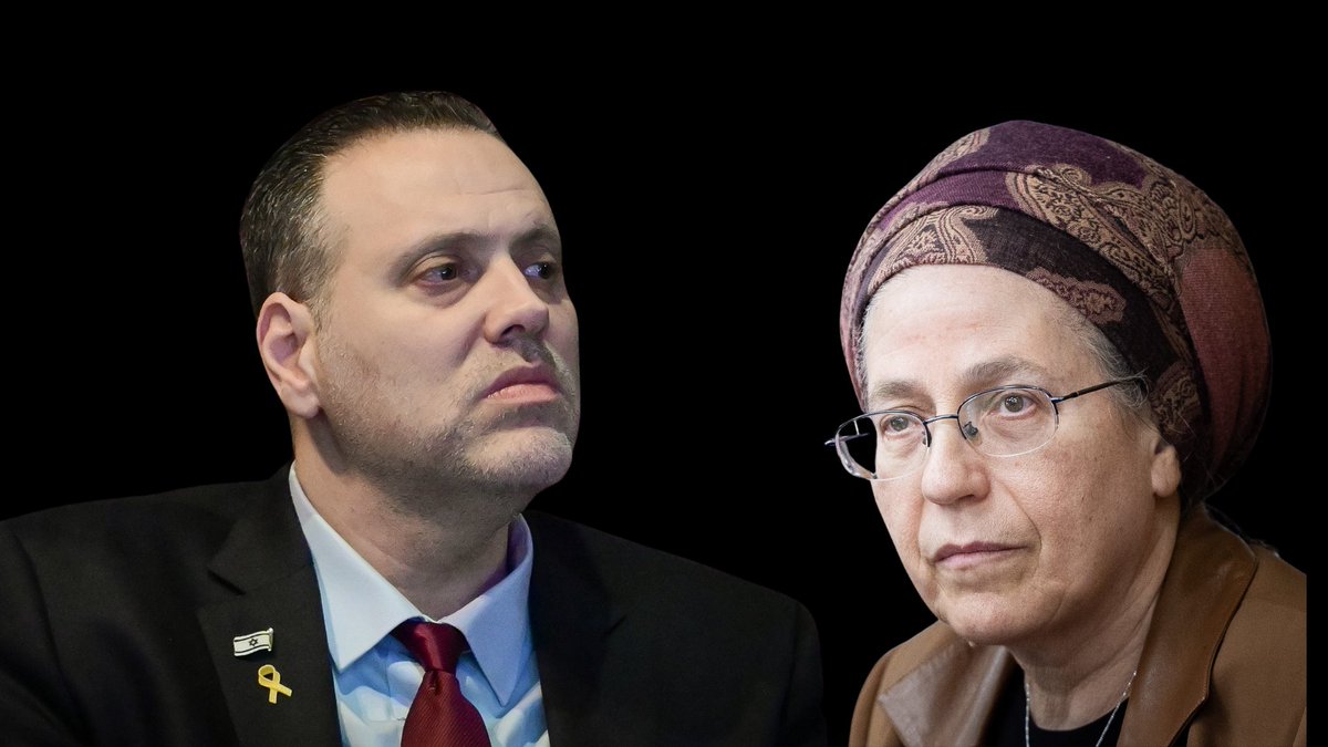 IsraelGaley's tweet image. השר מיקי זוהר על דברי השרה סטרוק שעוררו סערה: "חמאס אוהב אמירות כאלה"
השר זוהר לפתחי וזמרי בעם: "חמאס אוהב אמירות כאלה כי זה גורם לנו לעסוק בשיח הזה. עזוב אותך מאמירות שמעוררות פרובוקציות, צריך להתמקד בהבאת חמאס להתגמשות. הקול שלה במקרה הזה לא היה דרוש כדי להביא את המטרות של…