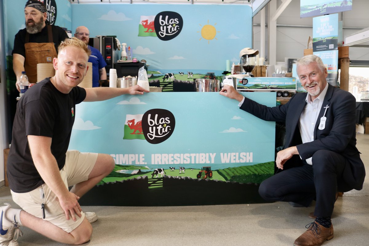 WGRural's tweet image. The Food Hall is always a highlight of every Royal Welsh Show.
Diolch to all the brilliant producers the Deputy First Minister, @Huw4Ogmore met during his walk-around. 🙌
#YSioe #RWS2025 #RoyalWelshShow
@RoyalWelshShow