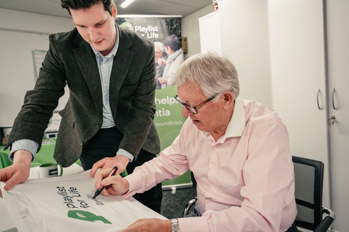 PlaylistforLife's tweet image. Sir Alex Ferguson 🤝 Playlist for Life
We're ecstatic that Sir Alex Ferguson has signed on as an official ambassador for Playlist for Life!
He's been a generous supporter of our work for years and in his new role will help us support even more people living with dementia 💚